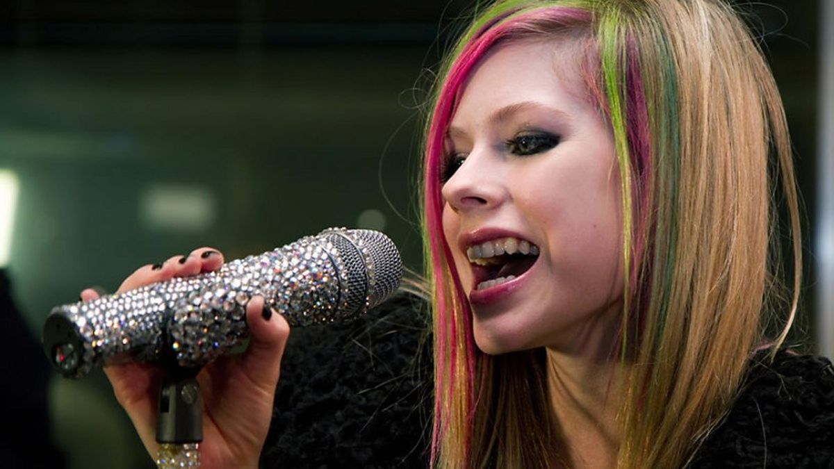 Avril Lavigne - What The Hell (VER 2)