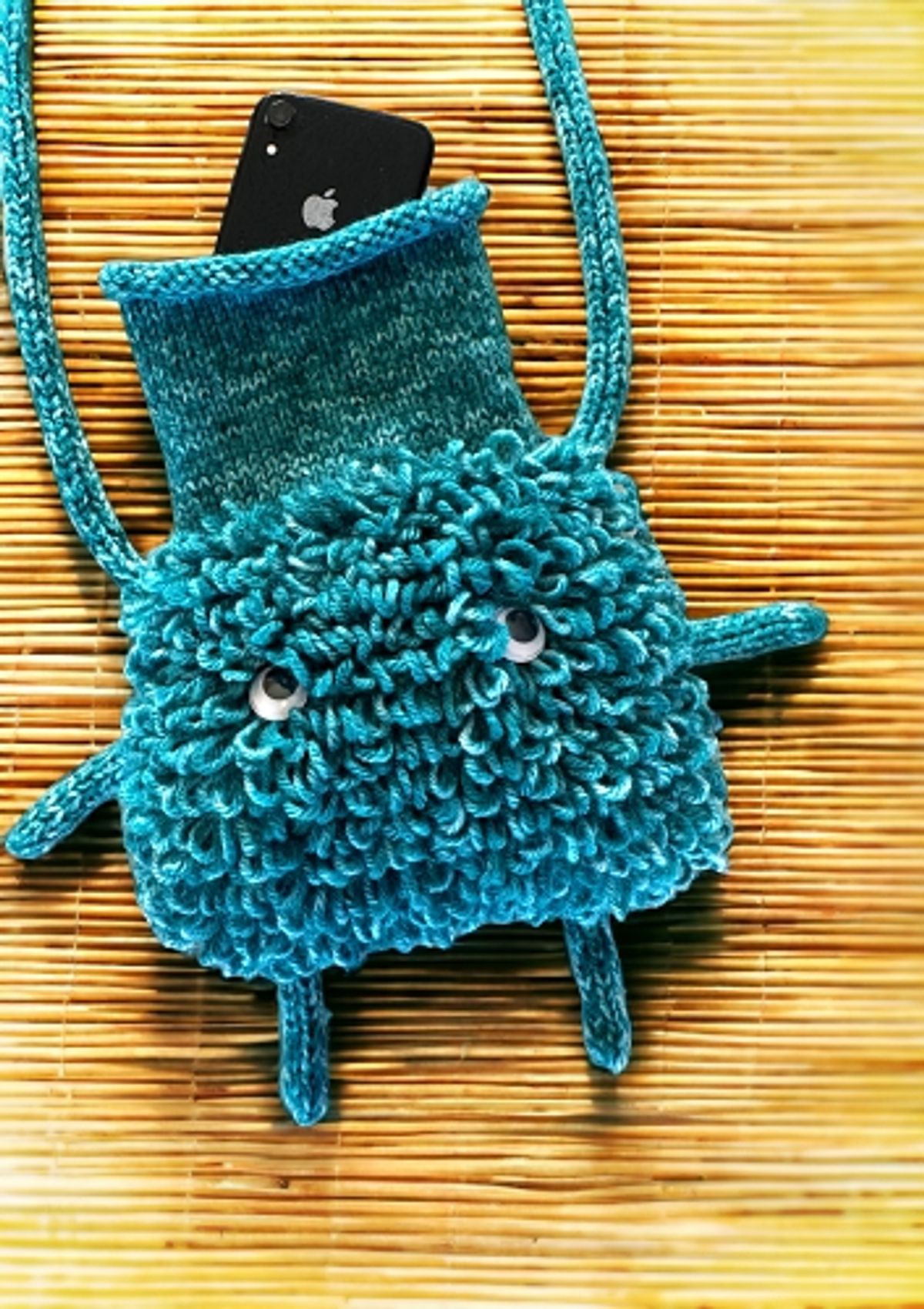 Way Cool Knitted Monster Purse – FREE Knitting Pattern