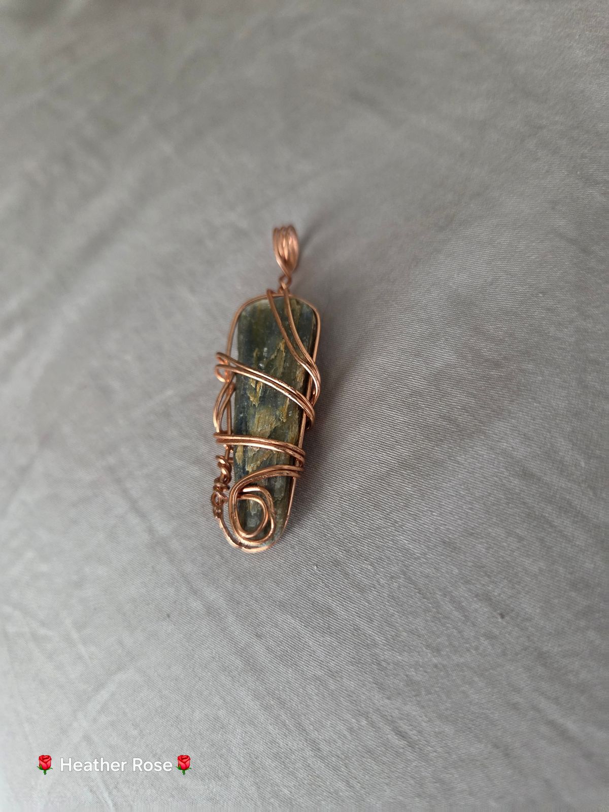 Neréa | Raw Kyanite Pendant