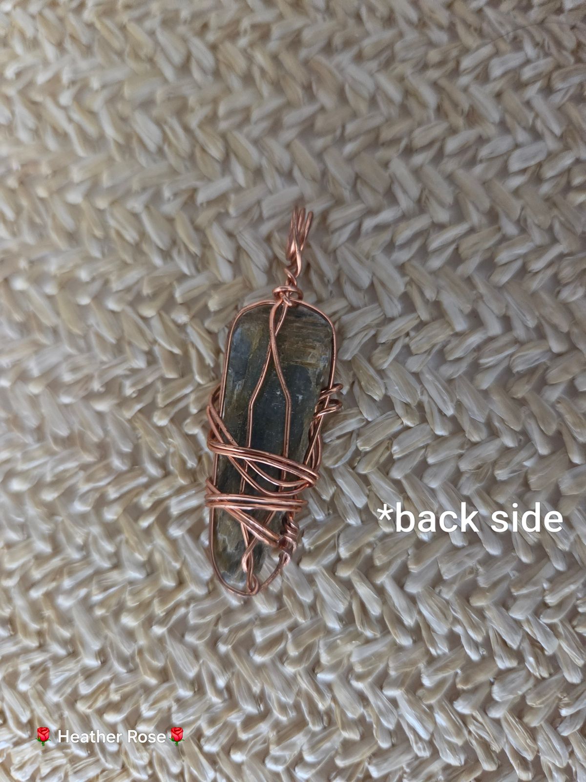 Neréa | Raw Kyanite Pendant
